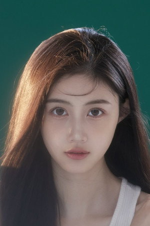 余璐娜